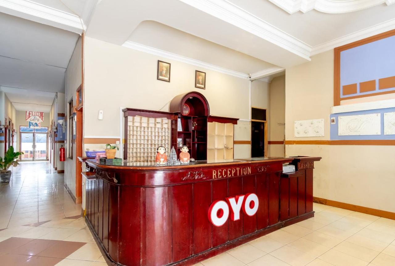 Oyo 1364 Pondok Wisata Istana XI Medan Exterior foto